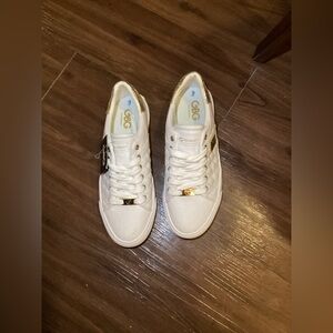 💕G by Guess white tennis shoes🤩